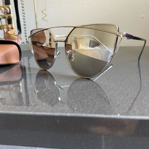 Mirrored silver sunglasses